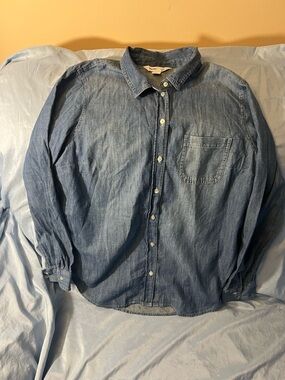 Old Navy Woman’s Tunic Button-Up Shirt in Light Blue